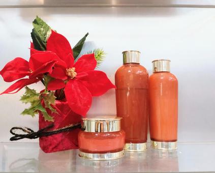 クリスマス装飾 赤いボトルのコスメ クリスマス,赤,ポインセチアの写真素材