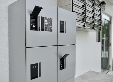 マンションの宅配ボックスとポスト 宅配ボックス,受け取り,不在時の写真素材