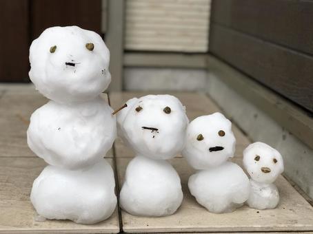雪だるまの家族 雪だるま,ゆきだるま,家族の写真素材