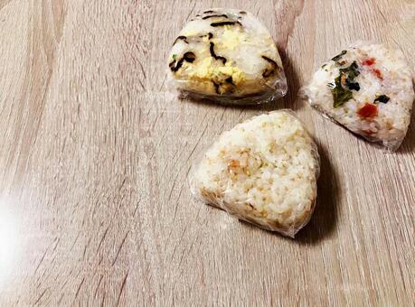 手作りおにぎりの作り置きストック おにぎり,手作り,作り置きの写真素材