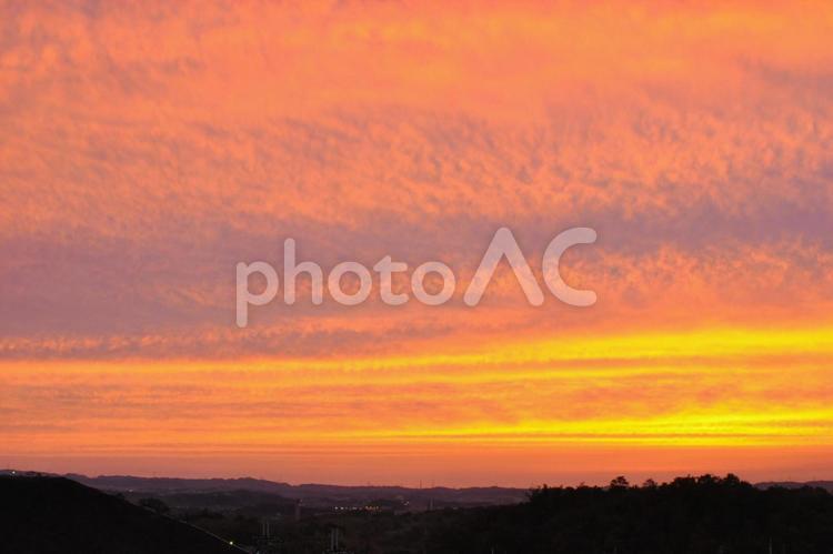 夕方　雲　夕焼け　空　夕日 晴れ,青空,自然の写真素材