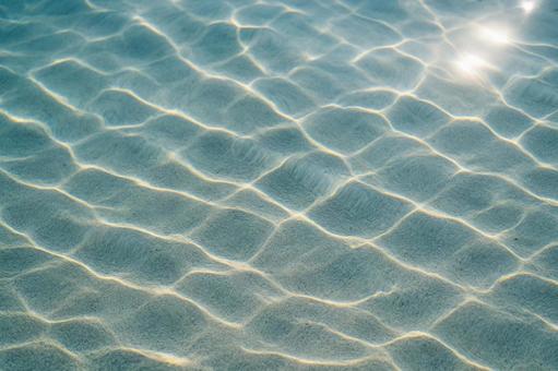 浅瀬の砂模様と光 浅瀬の砂模様と光の写真
