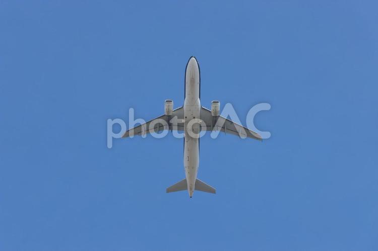 福岡空港、上空から捉えた航跡 福岡空港,飛行機,航空写真の写真素材