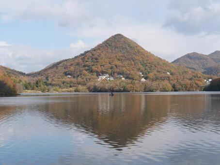 湖面に佇む 兵庫県,三田市,有馬富士公園の写真素材