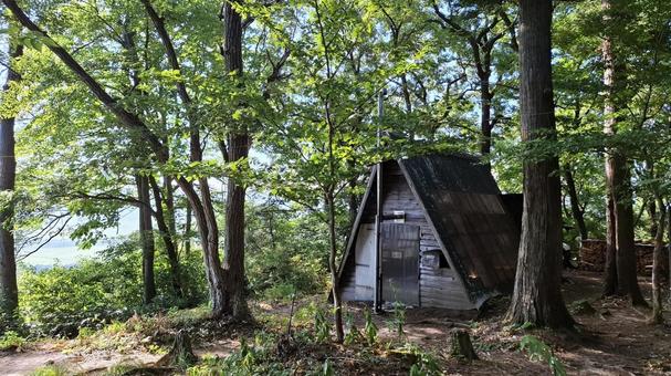 Mountain hut on the mountaintop, JPG