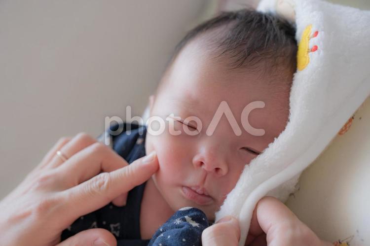 眠る赤ちゃん(その４１) 赤ちゃん,家族,部屋の写真素材