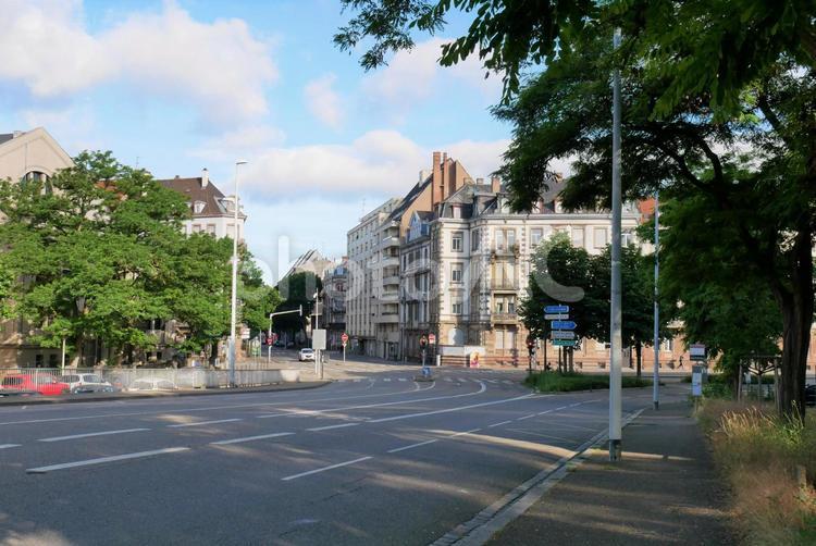 ヨーロッパの街並み【フランス】 街並み,交差点,景色の写真素材