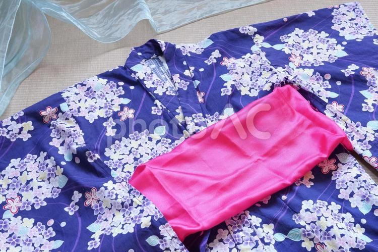 夏の装い　紫陽花柄のゆかたとピンクの帯 浴衣,夏祭り,ゆかたの写真素材