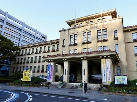 夕方の静岡県庁本館を見上げる2 静岡県庁,静岡県,静岡市の写真素材
