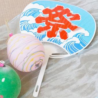 祭りのうちわと水ヨーヨー 1:1 祭りのうちわと水ヨーヨー 1:1 お祭り,水ヨーヨー,うちわの写真素材