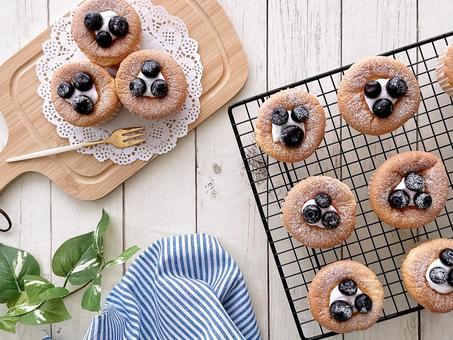 カップシフォンケーキ カップシフォンケーキ シフォンケーキ,カップシフォンケーキ,ミニシフォンケーキの写真素材