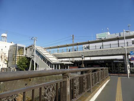 大和橋よりJR大船駅を仰ぐ 大和橋よりJR大船駅を仰ぐ 建物,駅,駅前の写真素材