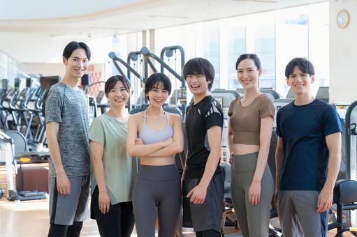 スポーツジムでトレーニングをする若い男女 スポーツジム,フィットネス,ダイエットの写真素材