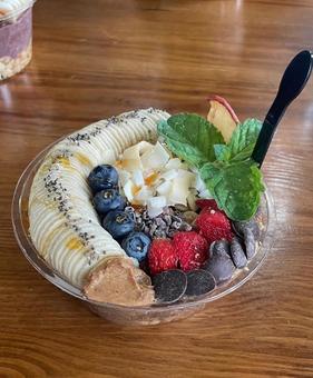 アサイーボウル アサイーボウル,バナナ,ブルーベリーの写真素材