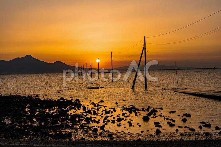 長部田海床路の夕日 長部田海床路,宇土,宇土市の写真素材