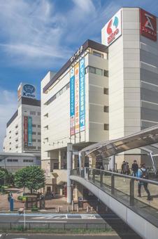 駅前の風景 聖蹟桜ヶ丘駅(東京都) 駅前の風景 聖蹟桜ヶ丘駅(東京都) 東京都多摩地区の風景,街の風景とスナップ,駅前の風景の写真素材