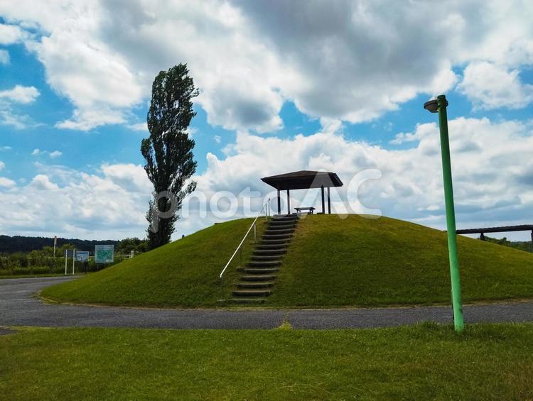 嵐の前の丘 公園,夏,丘の写真素材