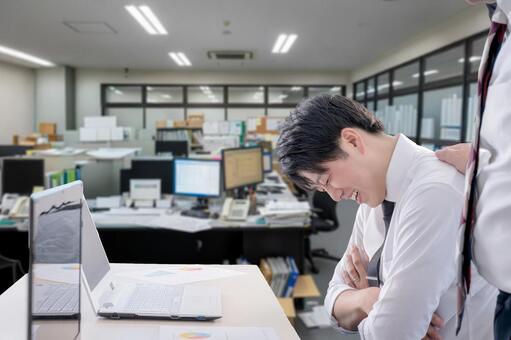 落ち込む社員 男性,会社員,サラリーマンの写真素材