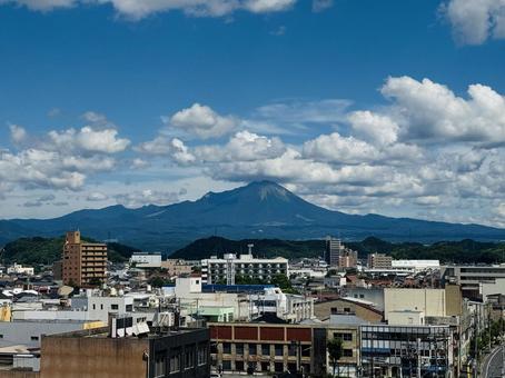 米子市街から見た大山の写真