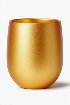 光沢のあるゴールドのシンプルなカップ 光沢のあるゴールドのシンプルなカップの写真