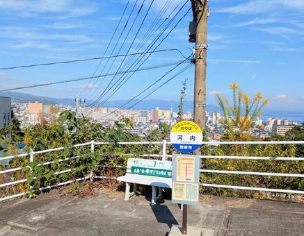 高台のバス停 バス停,コミュニティバス,坂の写真素材