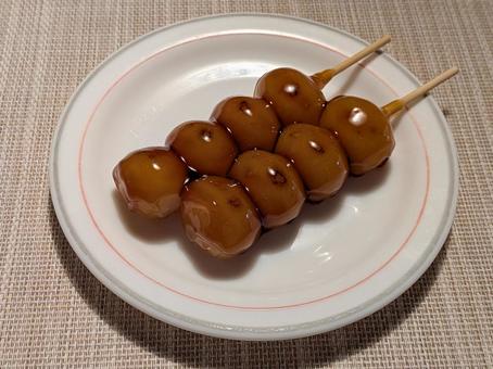 立冬の日の3時のおやつのみたらし団子 餅菓子,和菓子,竹串の写真素材