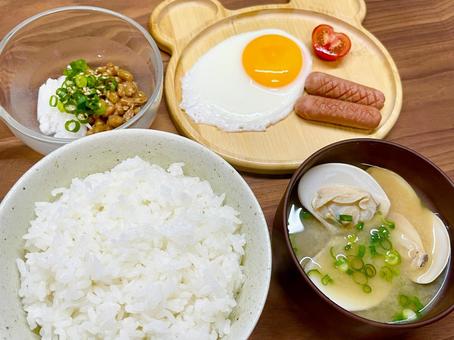 ハマグリ味噌汁の朝ごはん① ハマグリ味噌汁の朝ごはん①の写真