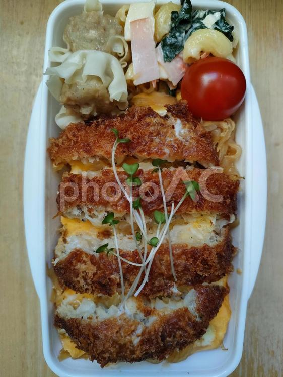 惣菜メンチカツ卵とじのお弁当！ お弁当,お昼,弁当の写真素材