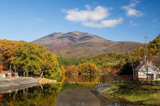 秋の長老湖⑴ 秋,紅葉,長老湖の写真素材