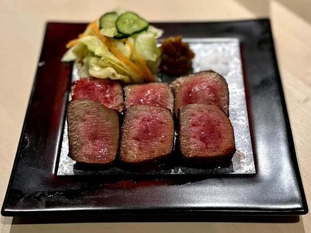 厚切り牛タン 厚切り牛タン,牛タン,居酒屋の写真素材