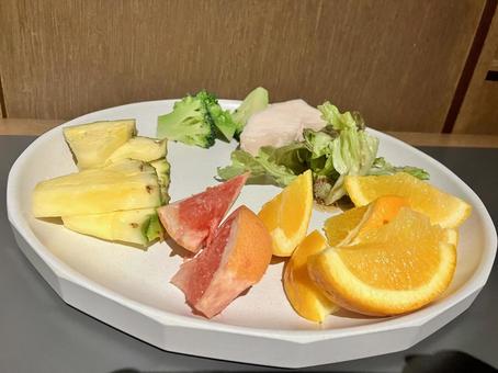 フルーツ盛り/サラダとチキン フルーツ盛り/サラダとチキン フルーツ,果物,カットの写真素材