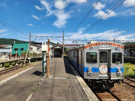 弘南鉄道大鰐線7000系電車 弘南鉄道大鰐線7000系電車 弘南鉄道,7000系,大鰐駅の写真素材