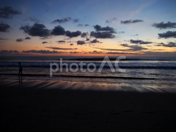 夕暮れの海 夕暮れ,夕焼け,バリ島の写真素材