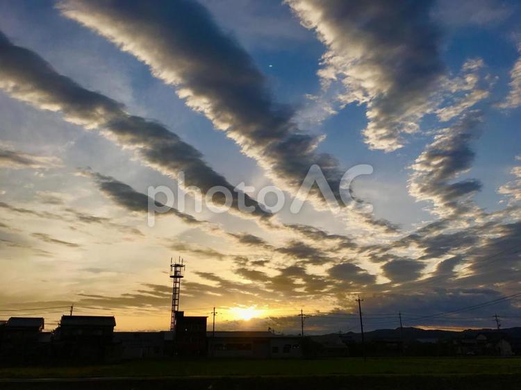 夕暮れと雲 空,日暮れ,風景の写真素材