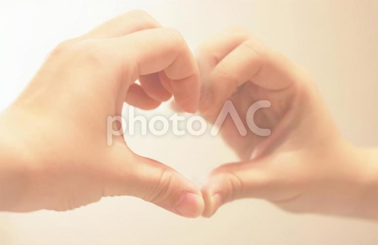 鏡越しにふれあうハート love,かわいい,しあわせの写真素材