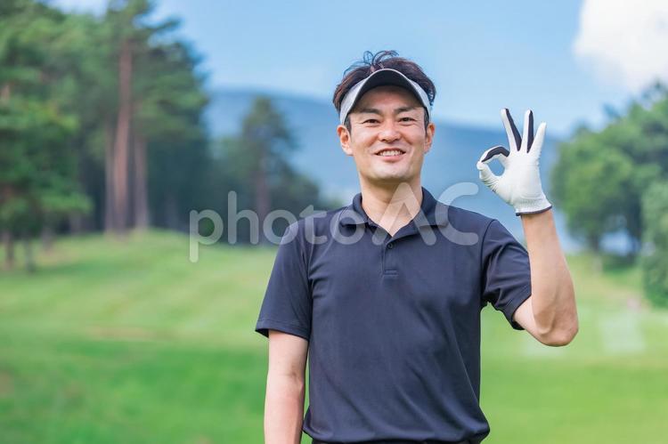 ゴルフをするゴルファーの男性(OK) ゴルフ,ゴルファー,ゴルフ場の写真素材