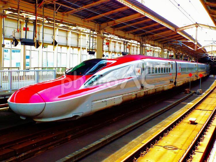秋田新幹線（E6系・ハイコントラスト） 新幹線,秋田新幹線,東北新幹線の写真素材