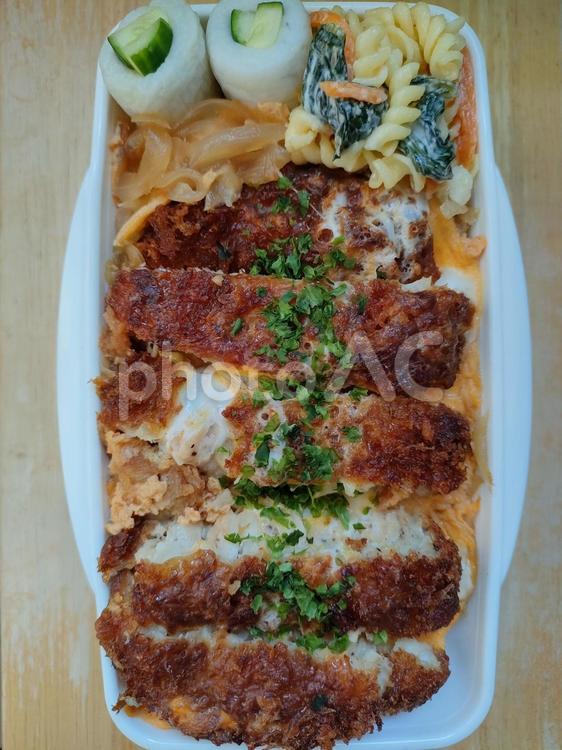 キャベツメンチカツ卵とじのお弁当！ 弁当,お昼,昼ご飯の写真素材