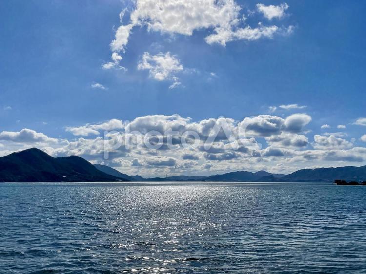 瀬戸内海の島と空 瀬戸内海,海,国道の写真素材