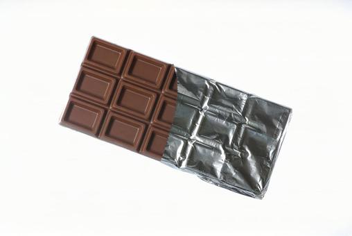 アルミ箔に包まれた板チョコ アルミ箔に包まれた板チョコ チョコレート,バレンタインデー,お菓子の写真素材