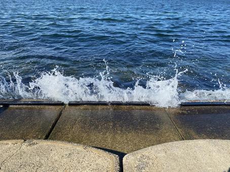 泡だつ波 泡だつ波の写真