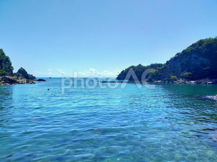 くじら浜の青い夏空と海 くじら浜,青空,空の写真素材