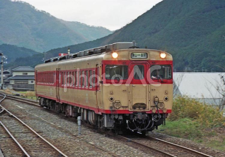 キハ58　キハ28　因美線　フィルム写真 鉄道,ディーゼルカー,汽車の写真素材