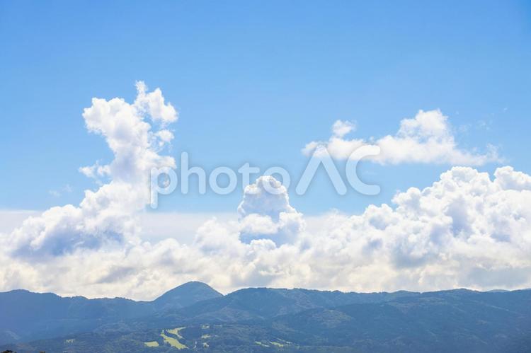 たちのぼる夏の雲 空,青空,雲の写真素材