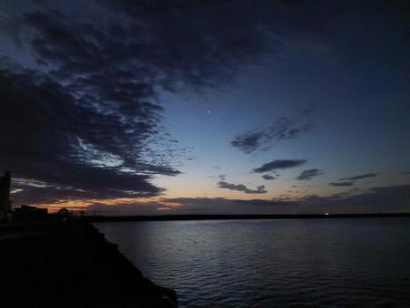 夜明け 夜明け 夜明け,朝焼け,港の写真素材