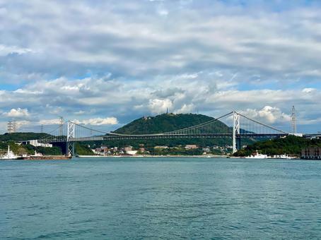 船から見た関門橋 船から見た関門橋 下関,関門海峡,関門橋の写真素材