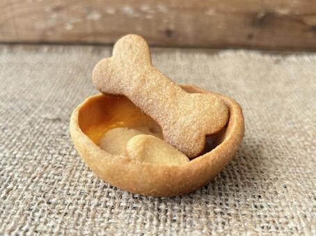 タルト型に入った骨型クッキー クッキー,骨,型の写真素材