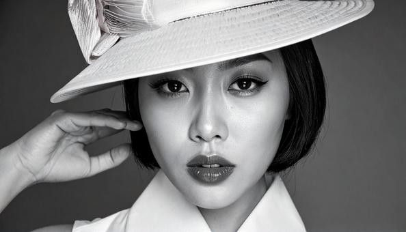 おしゃれでエレガントな日本人女性の写真