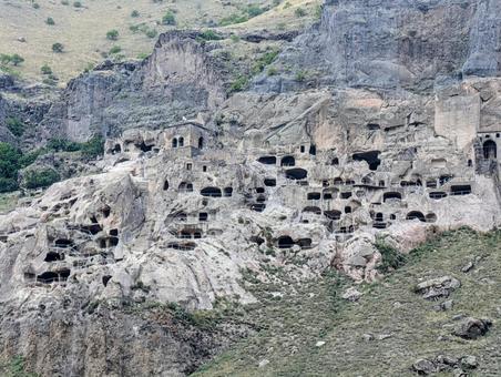 ヴァルジア洞窟住居群 ヴァルジア,洞窟住居,修道院の写真素材