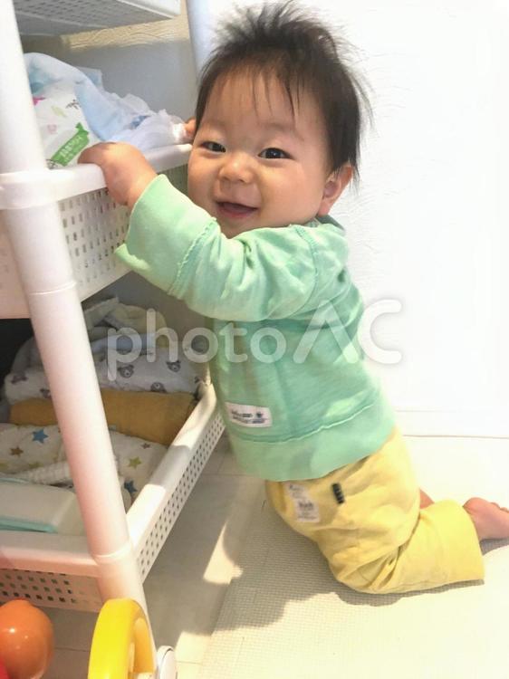 笑顔の8ヶ月の赤ちゃん 赤ちゃん,乳児,男児の写真素材